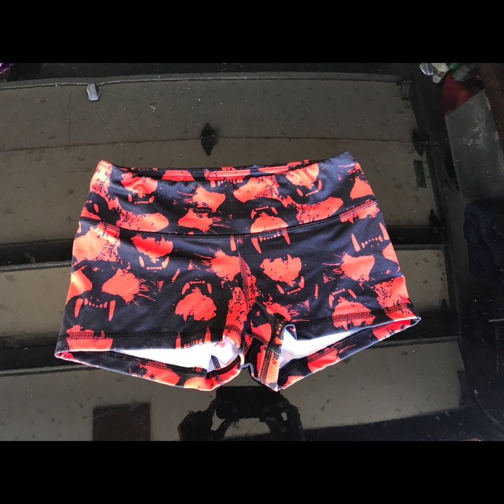 Women’s Fleo Animal Attack Size Small